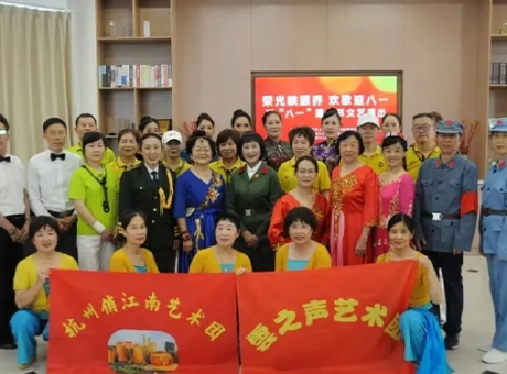 老歌叙岁月，红曲铸军魂|凯颐瑞照护八一文艺演出温情启幕，家国情怀浸润颐养时光
