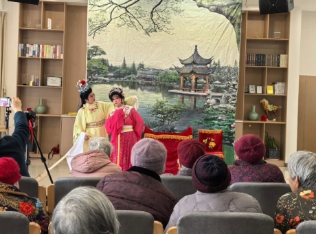 温情冬日，越韵悠扬。凯颐·瑞照护颐养中心越剧盛启，唱响寒冬里的温暖旋律!