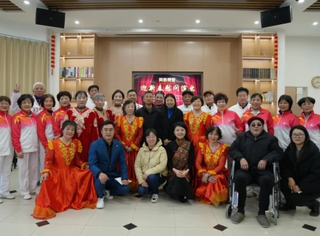 凯颐·瑞照护颐养中心组织开展“新年艺彩、乐享康颐”迎新年文艺汇演，与长者共贺新年