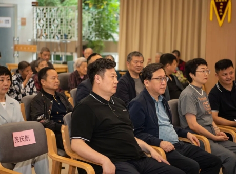 爱心敬老送温情——杭州逗包电子商务有限公司等走进凯颐瑞照护颐养中心开展敬老捐赠活动