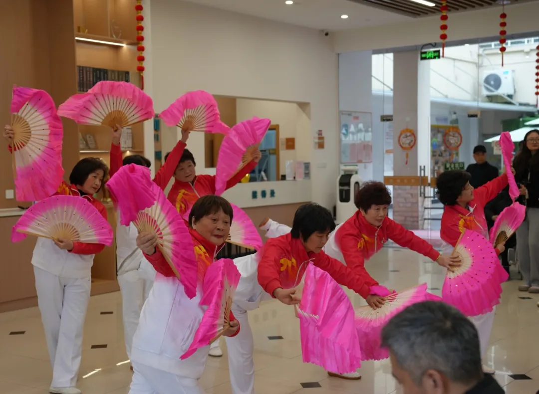 凯颐·瑞照护颐养中心组织开展“新年艺彩、乐享康颐”迎新年文艺汇演，与长者共贺新年