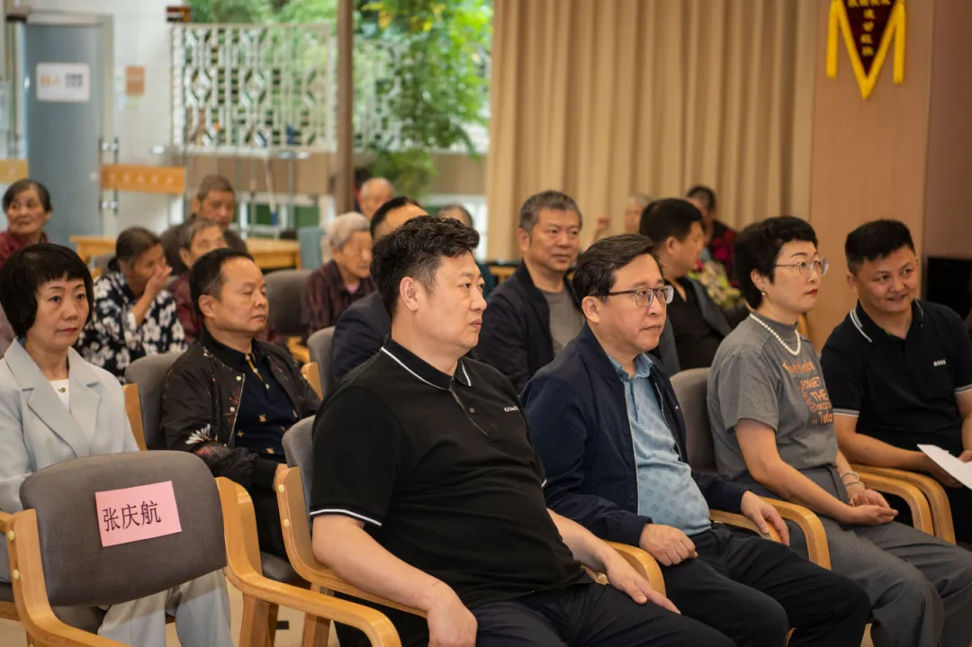 爱心敬老送温情——杭州逗包电子商务有限公司等走进凯颐瑞照护颐养中心开展敬老捐赠活动